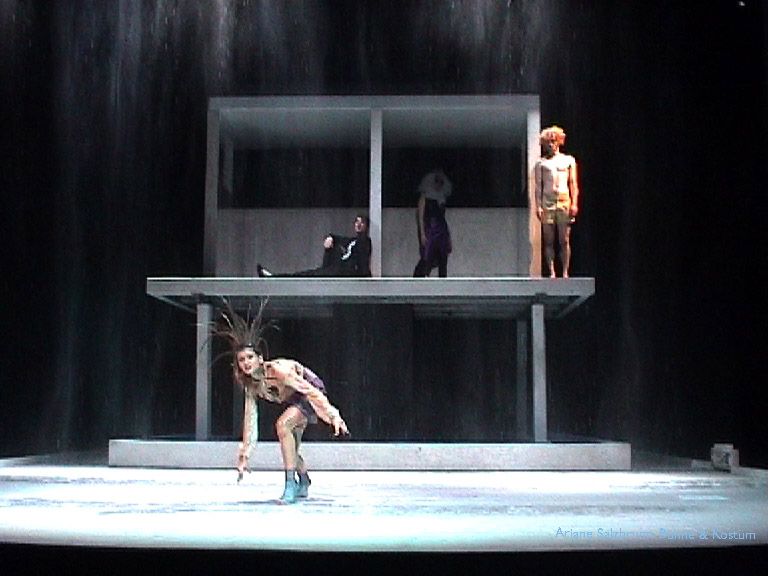 2005.  Bühne und Kostüm:„Was ihr wollt“ von William Shakespeare.Regie: Tilman Gersch.Staatstheater Wiesbaden